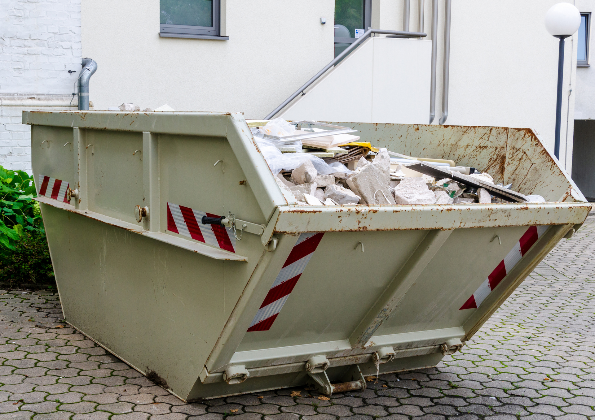 Why a 4-Yard Skip Size Is the Perfect to Use for Garden Clearance