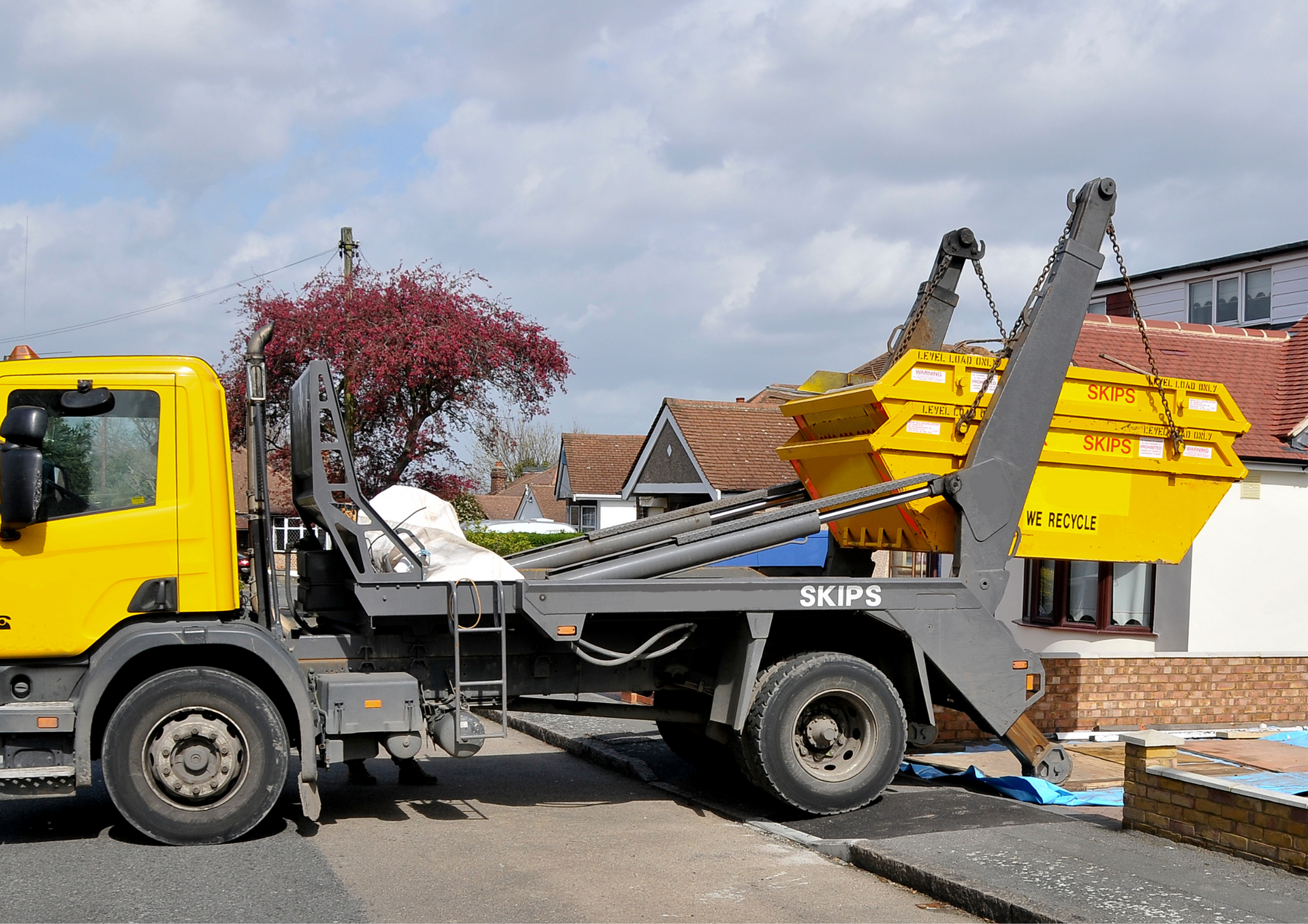 Which Types of Waste Can Go in a 40 Yard Skip? Find Out Here