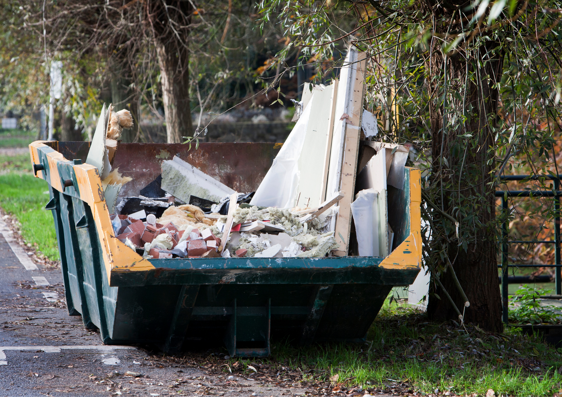 Best Ways to Save Money on Skip Hire Without Cutting Corners